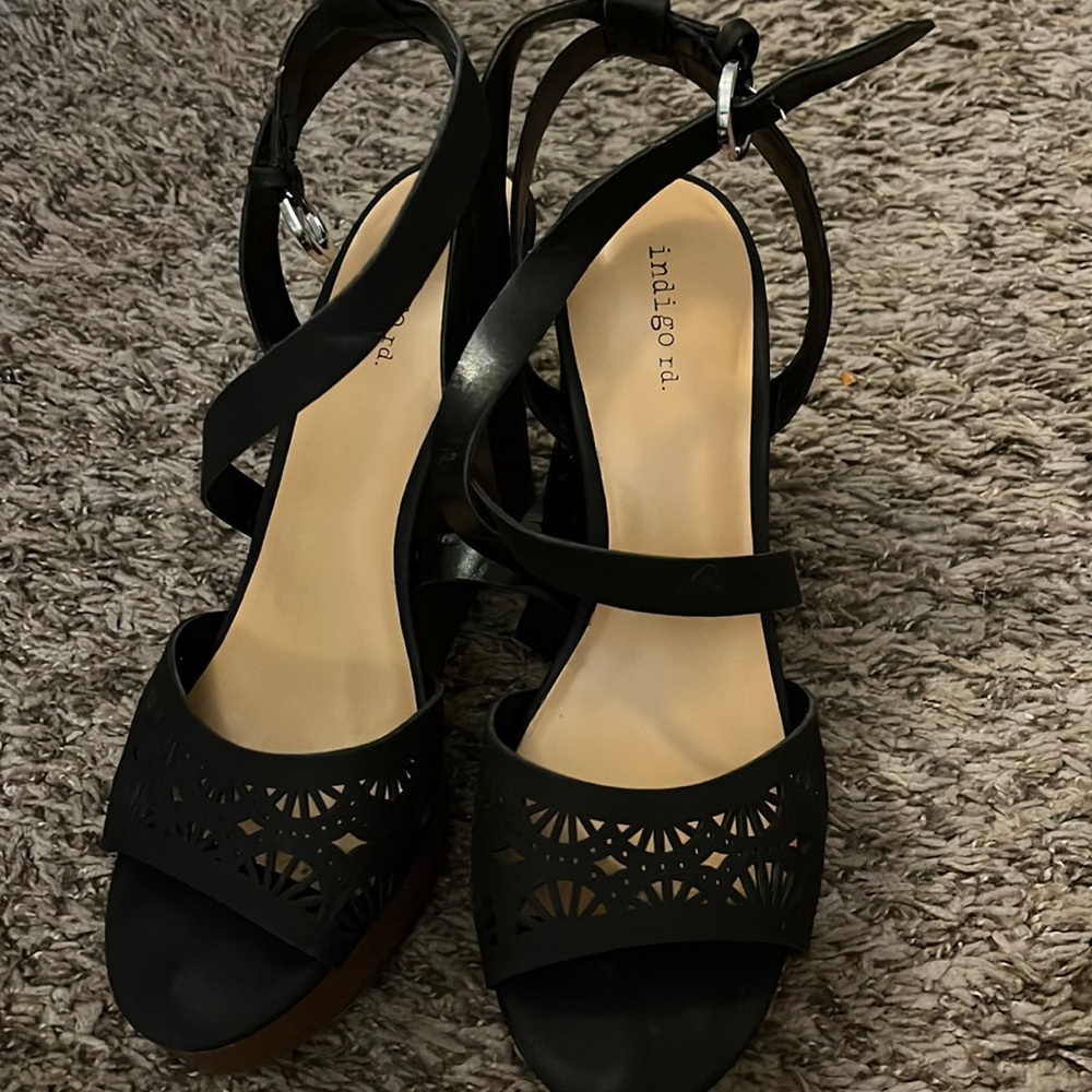 Indigo size 10 strappy black wedges
